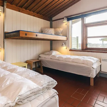 Xvi Feriehus *